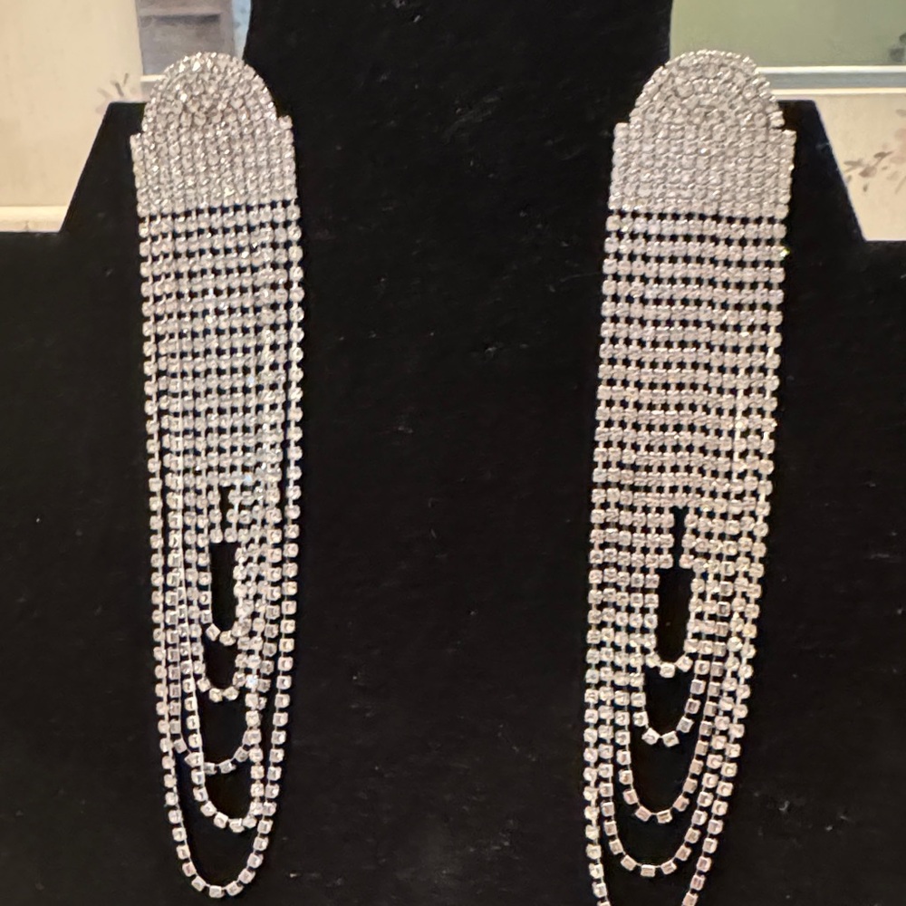 Glamorous Silver Rhinestone Dangle Earrings - Picture 4 of 4